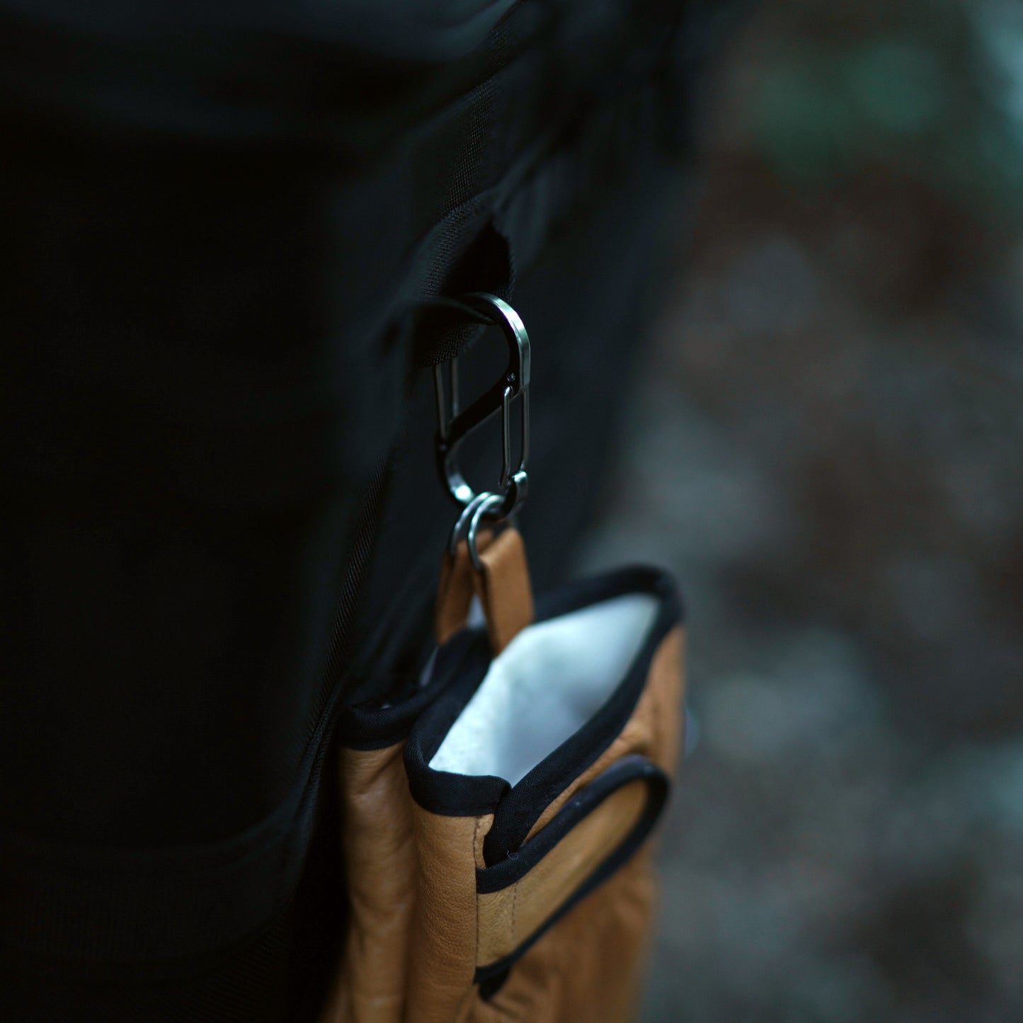 S-SHAPED CARABINER