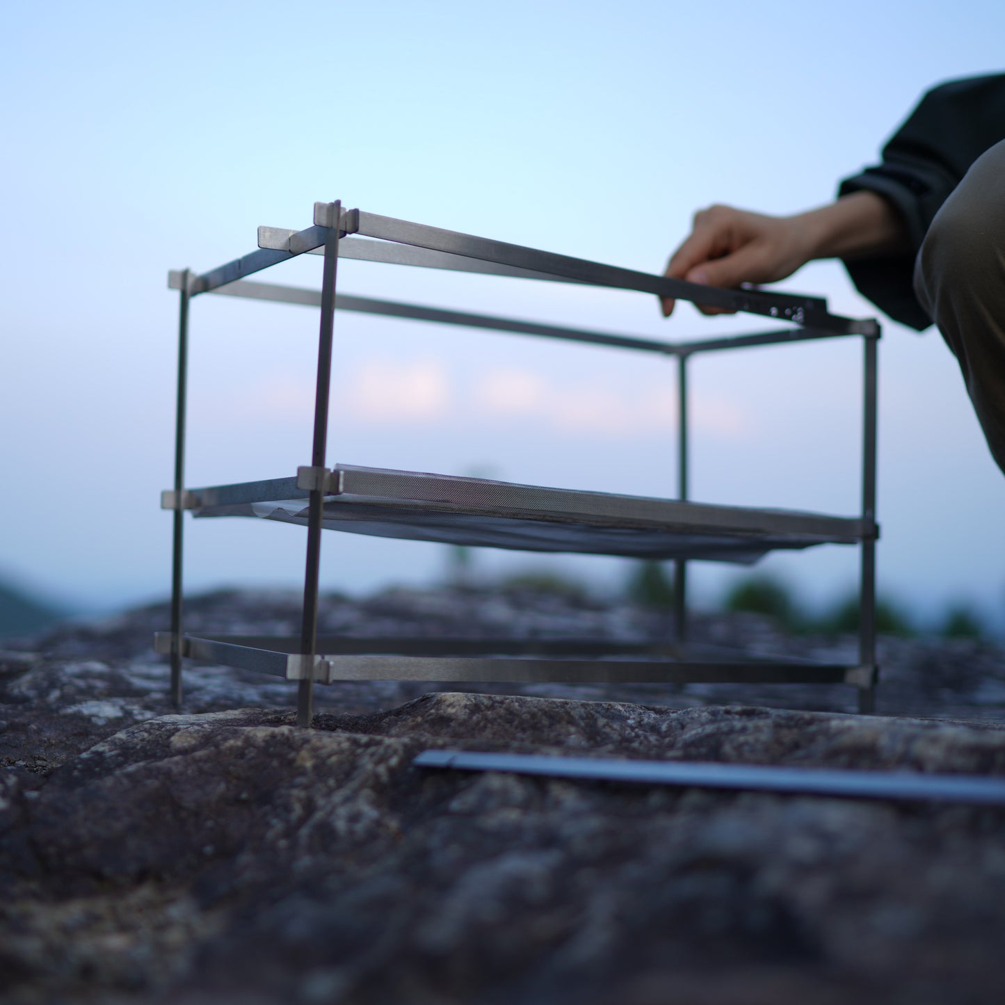 AVANT GARDE flat bar mesh bonfire stand