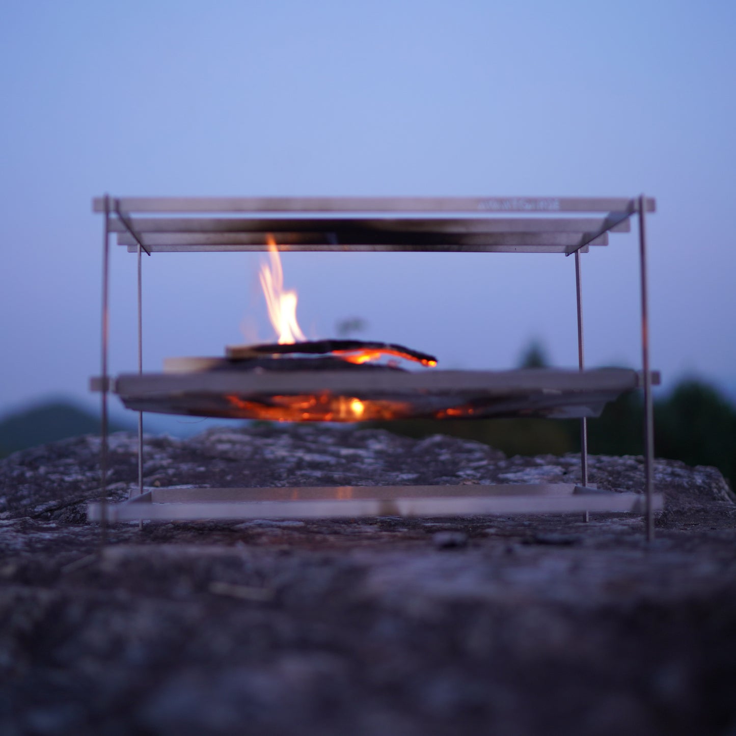 AVANT GARDE flat bar mesh bonfire stand