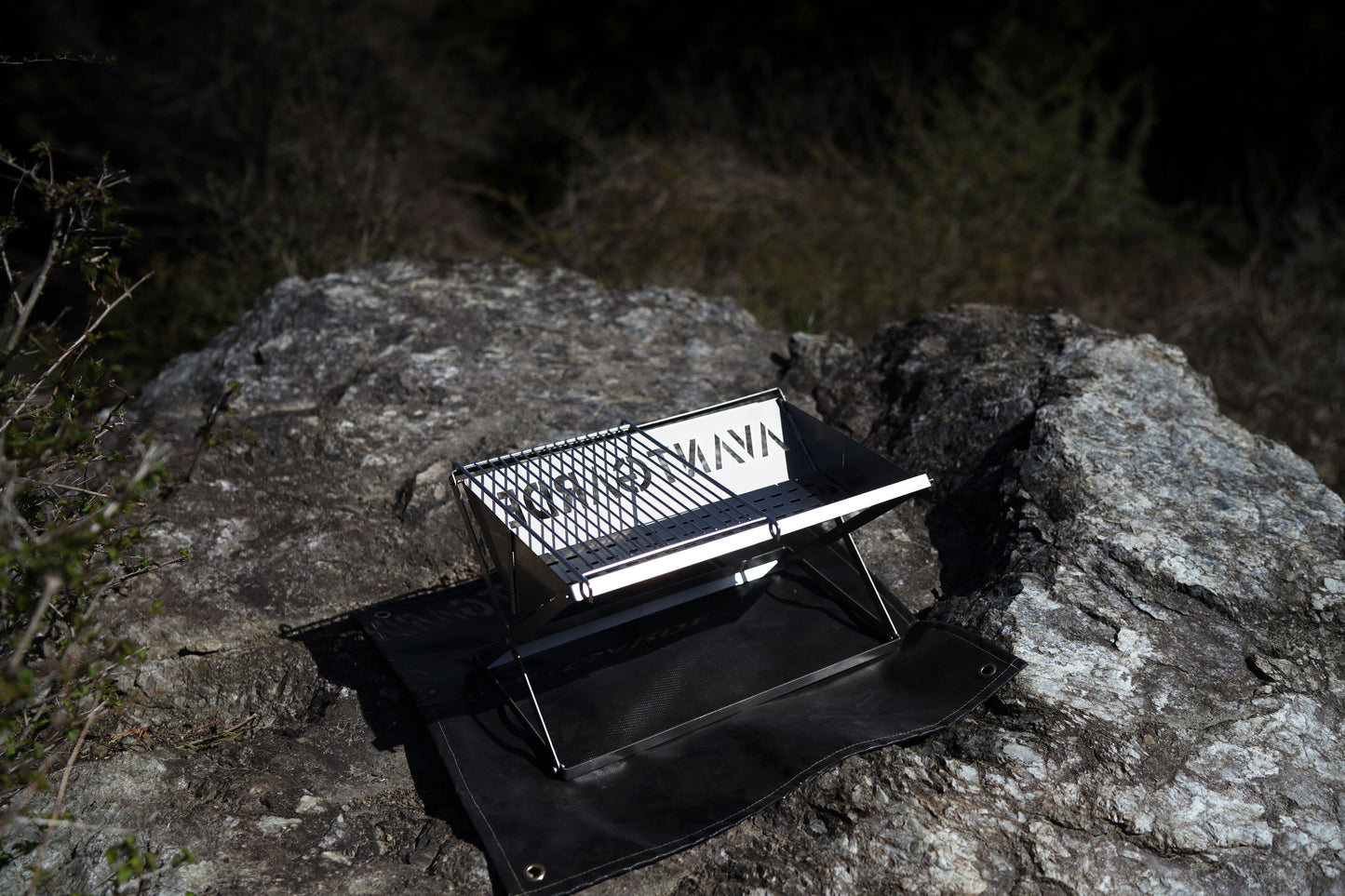 AVANT GARDE compact folding bonfire stand