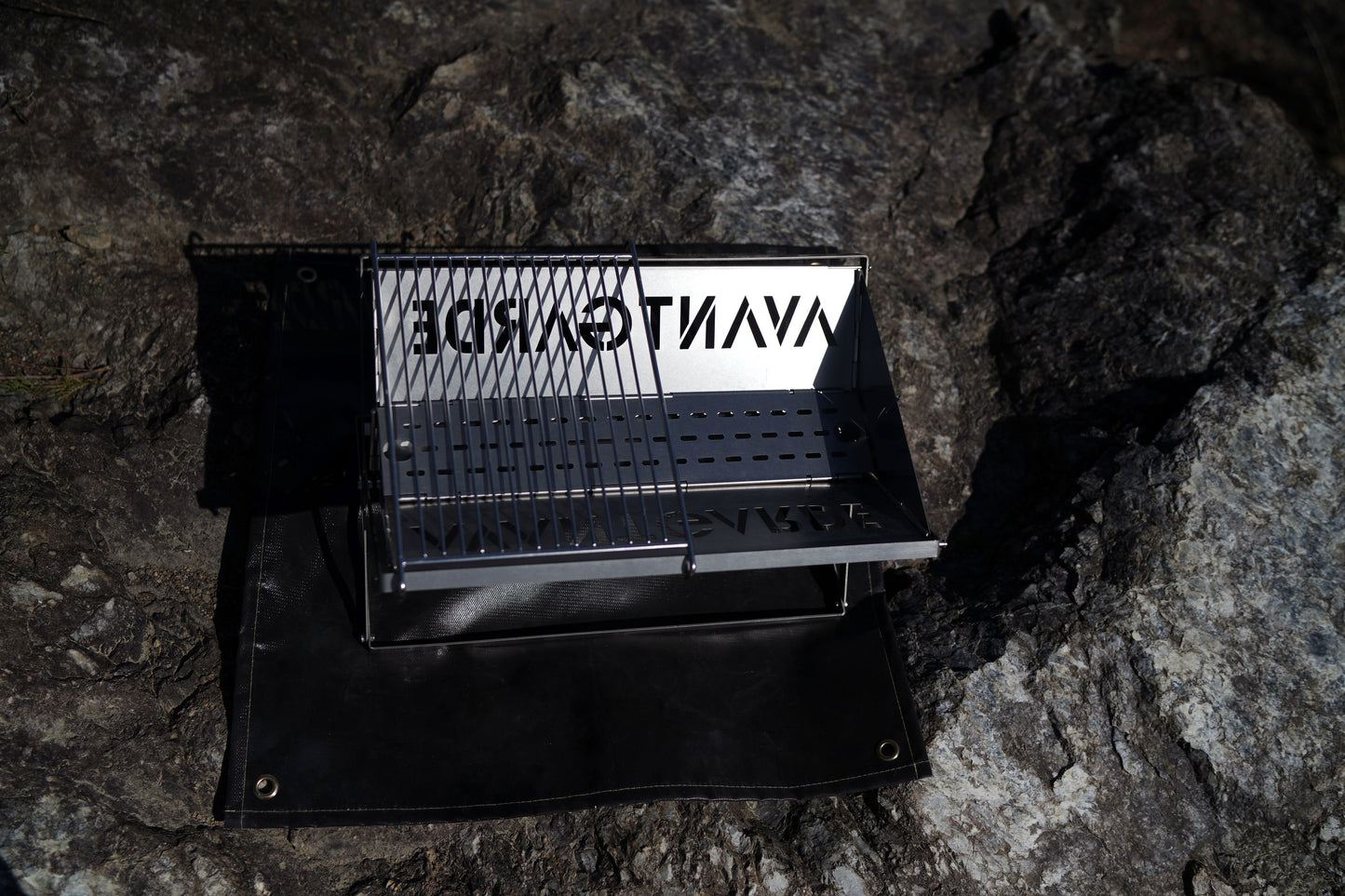 AVANT GARDE compact folding bonfire stand