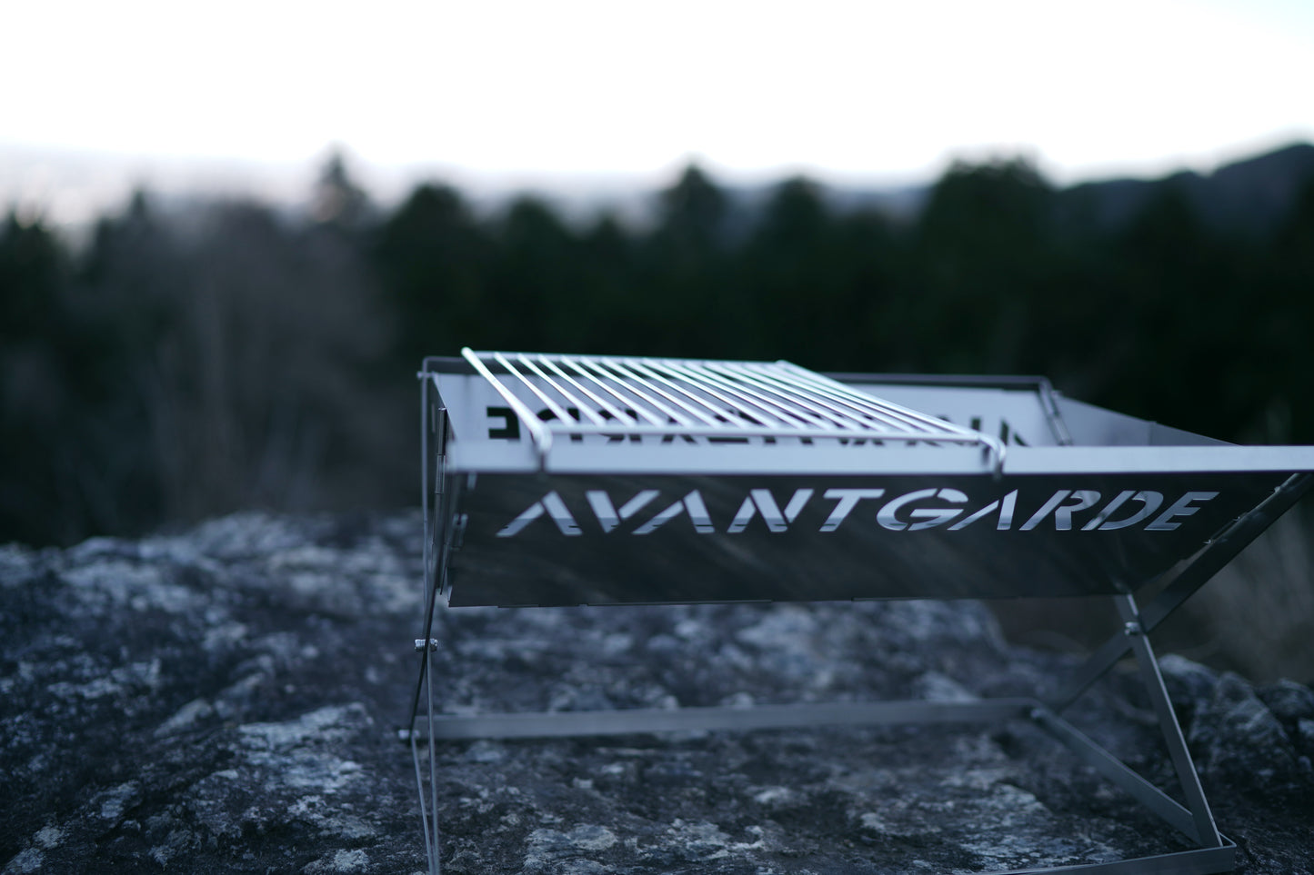 AVANT GARDE compact folding bonfire stand