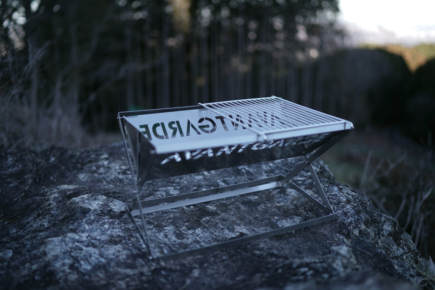 AVANT GARDE compact folding bonfire stand