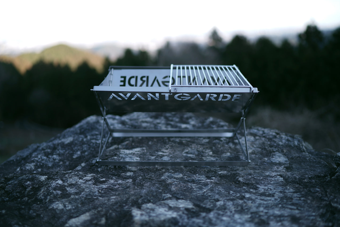 AVANT GARDE compact folding bonfire stand