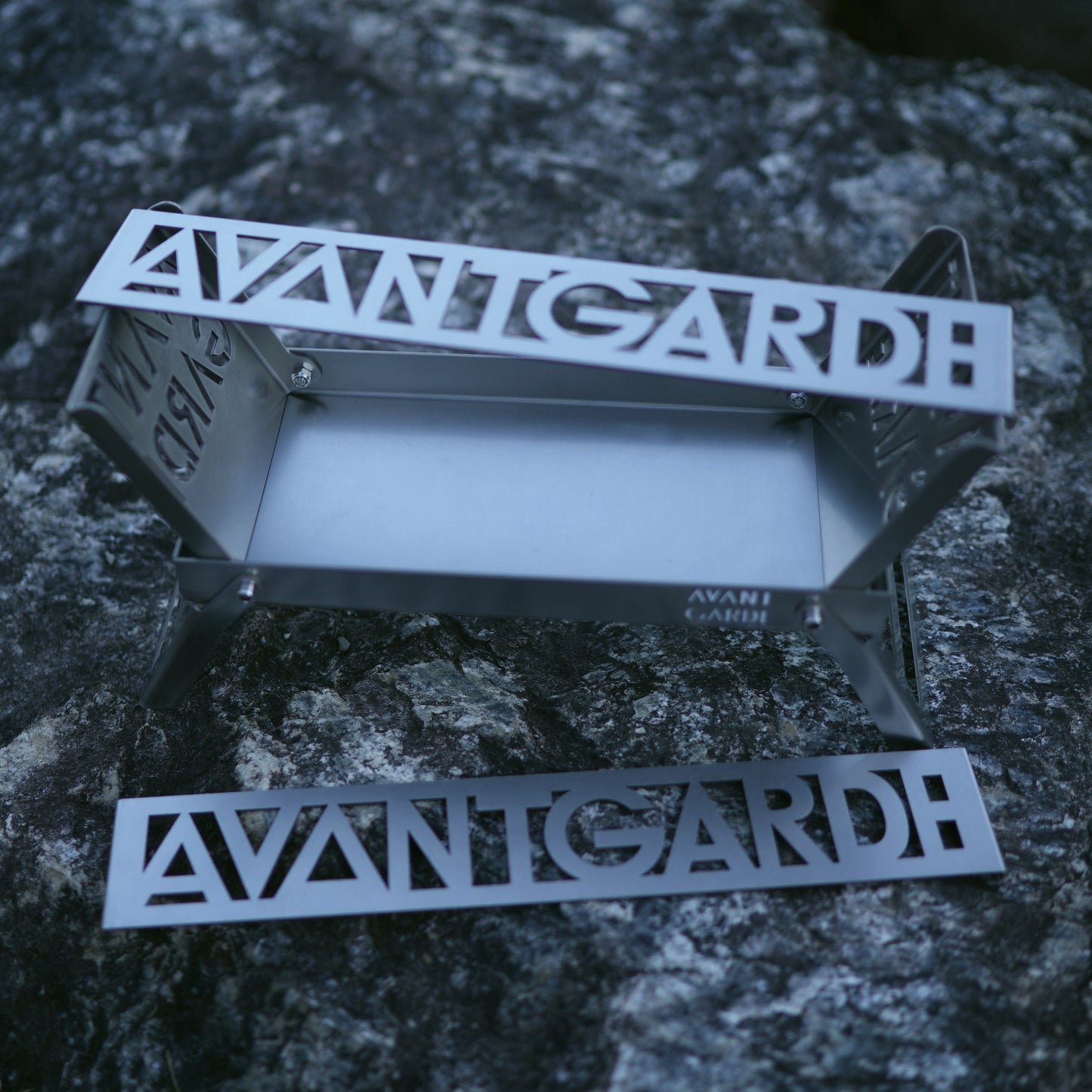 AVANT GARDE folding compact bonfire stand