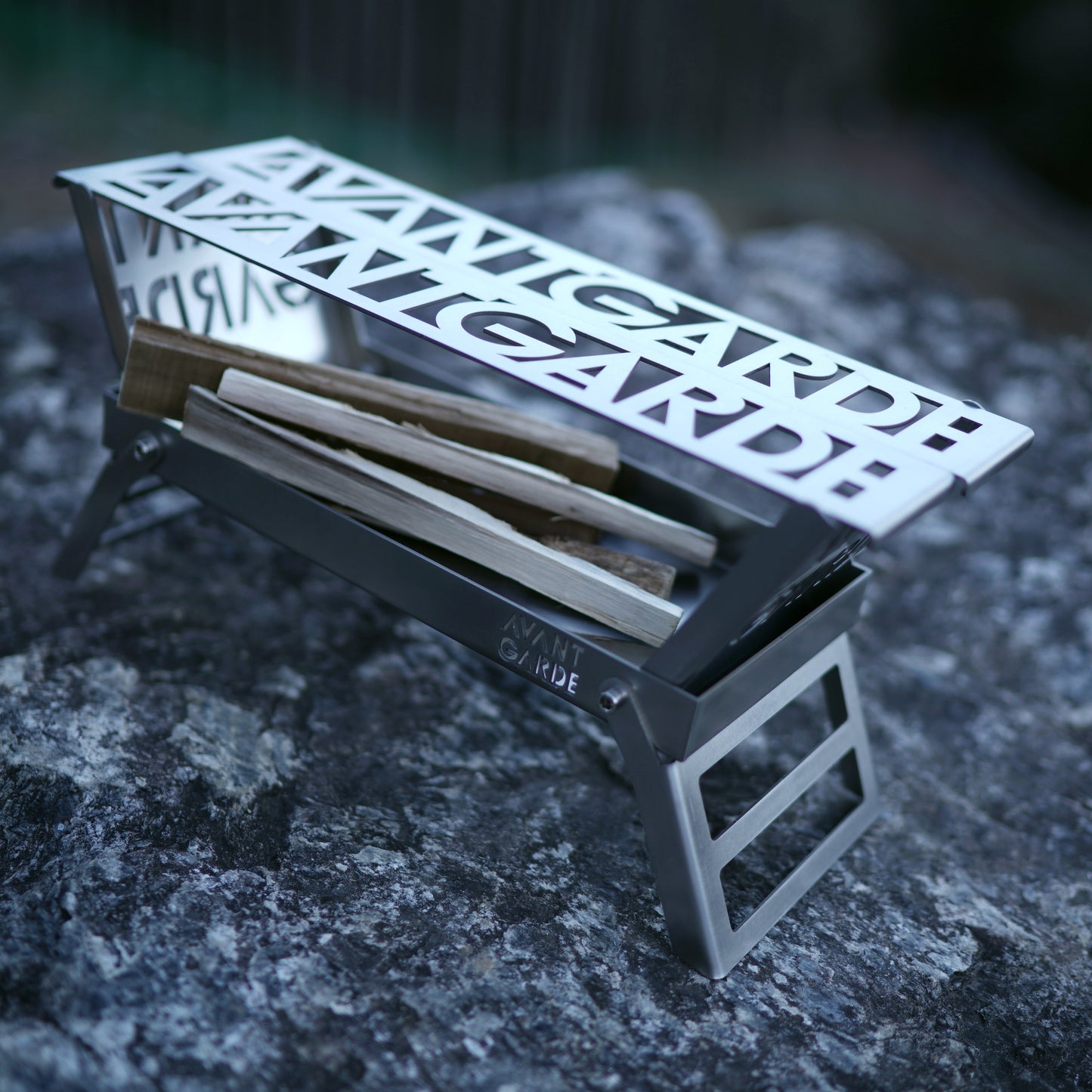 AVANT GARDE folding compact bonfire stand
