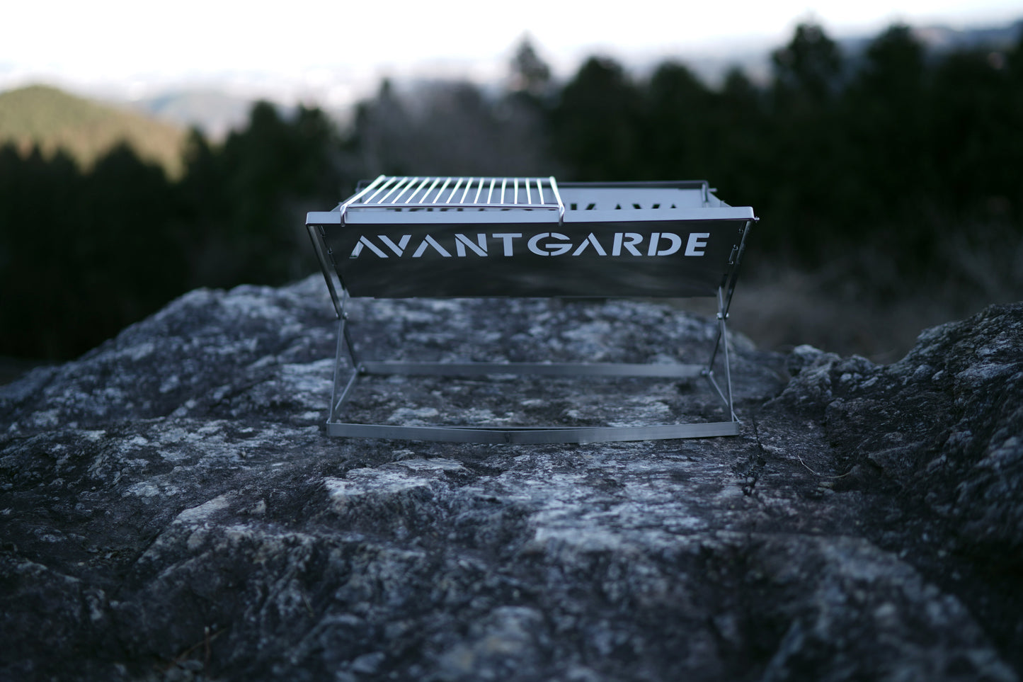 AVANT GARDE compact folding bonfire stand