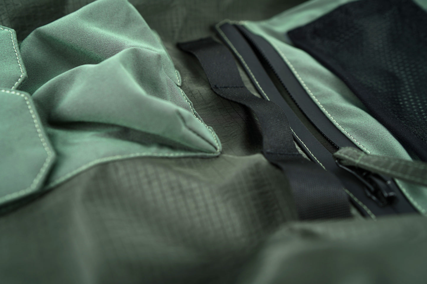 AVANT GARDE mountain label jacket