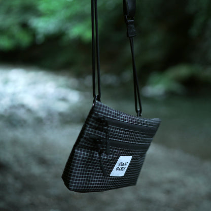 SHOULDER POUCH