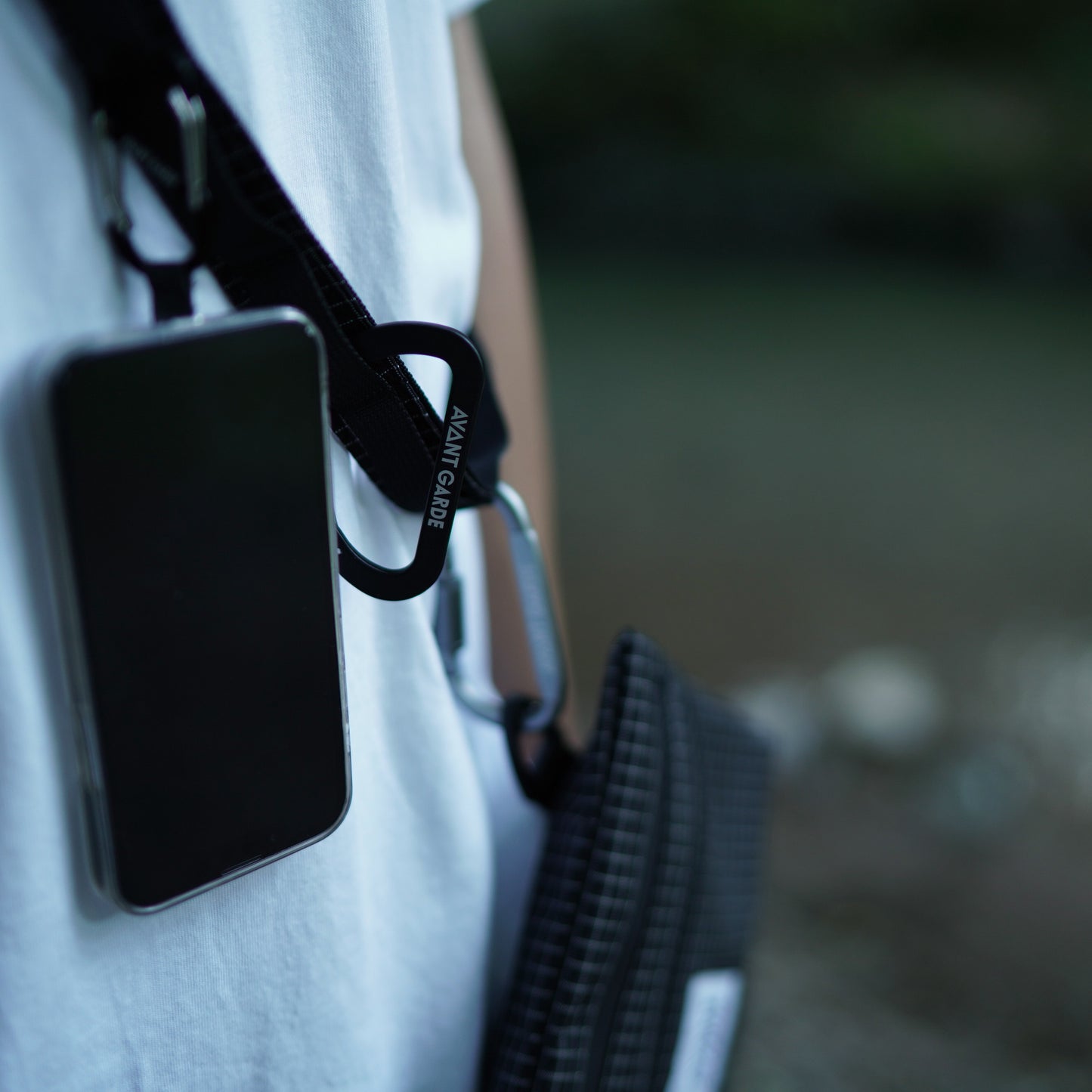 D-SHAPED CARABINER