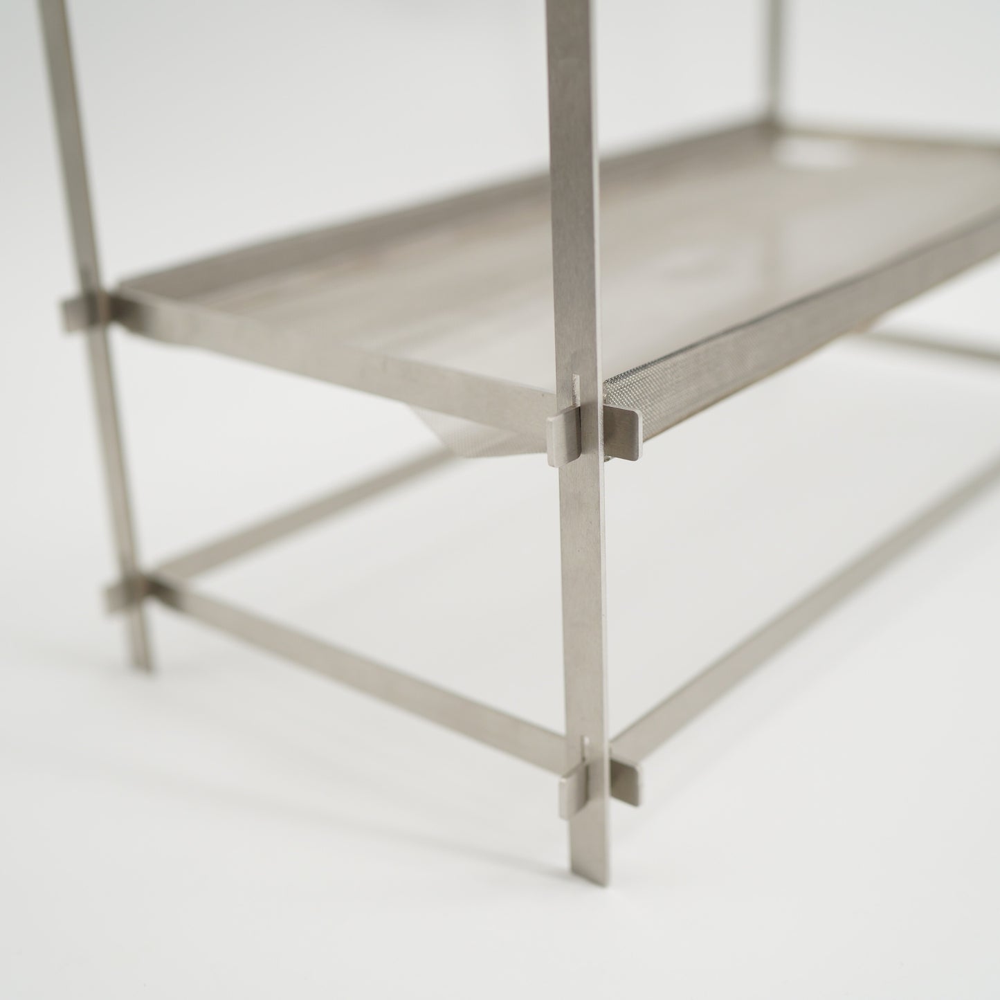 AVANT GARDE flat bar mesh bonfire stand