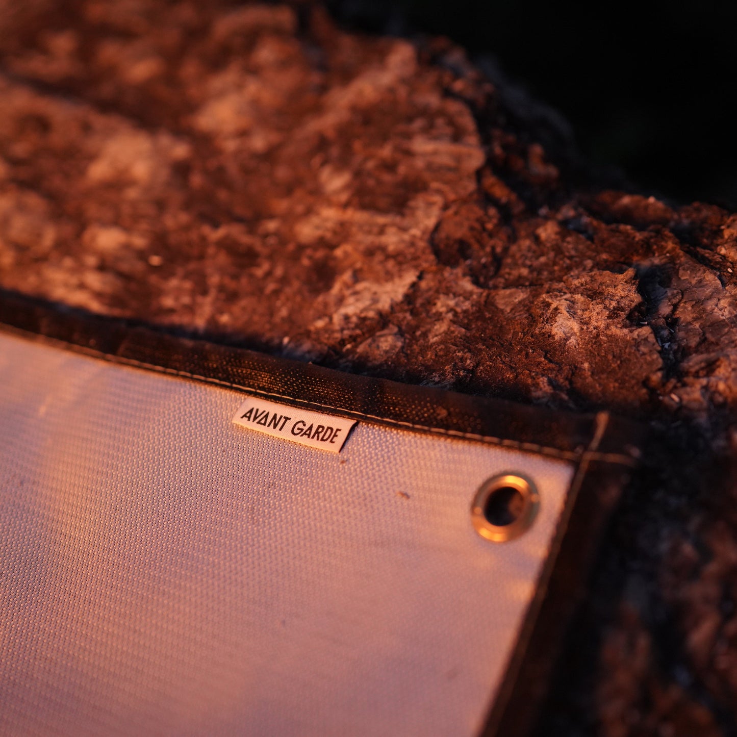 AVANT GARDE flat bar mesh bonfire stand