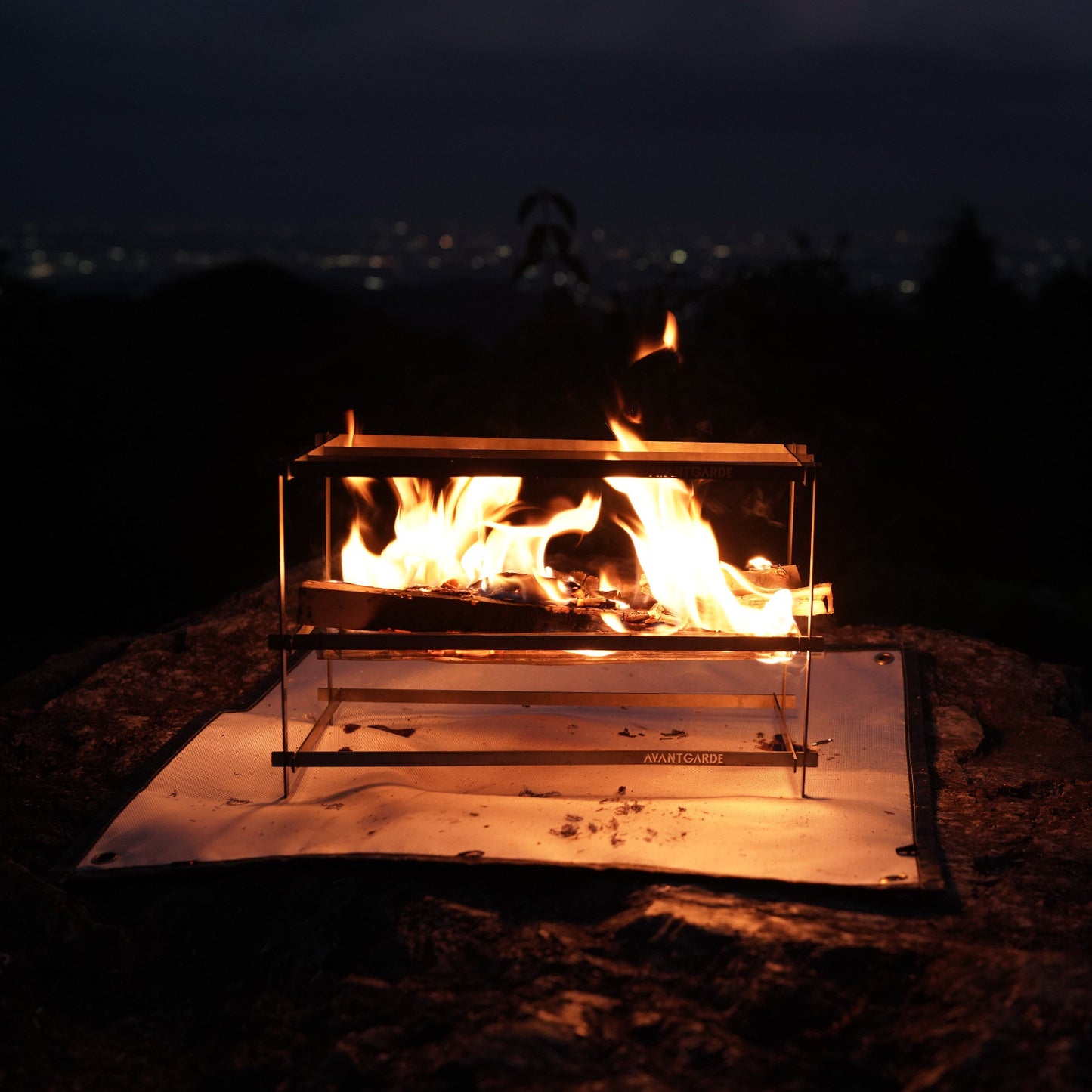 AVANT GARDE flat bar mesh bonfire stand