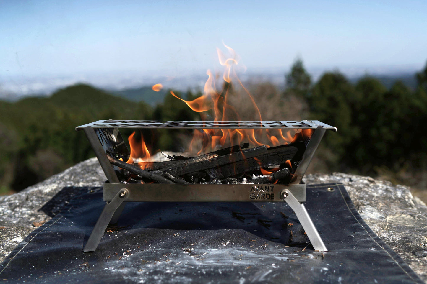 AVANT GARDE folding compact bonfire stand