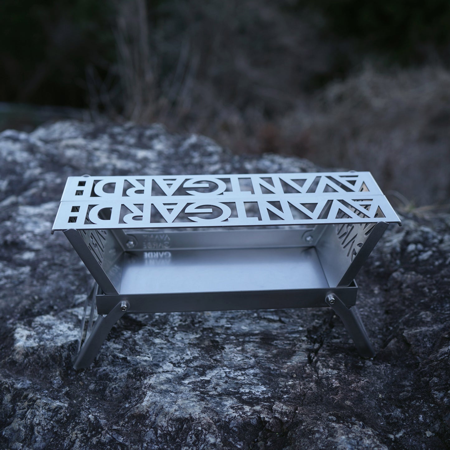 AVANT GARDE folding compact bonfire stand