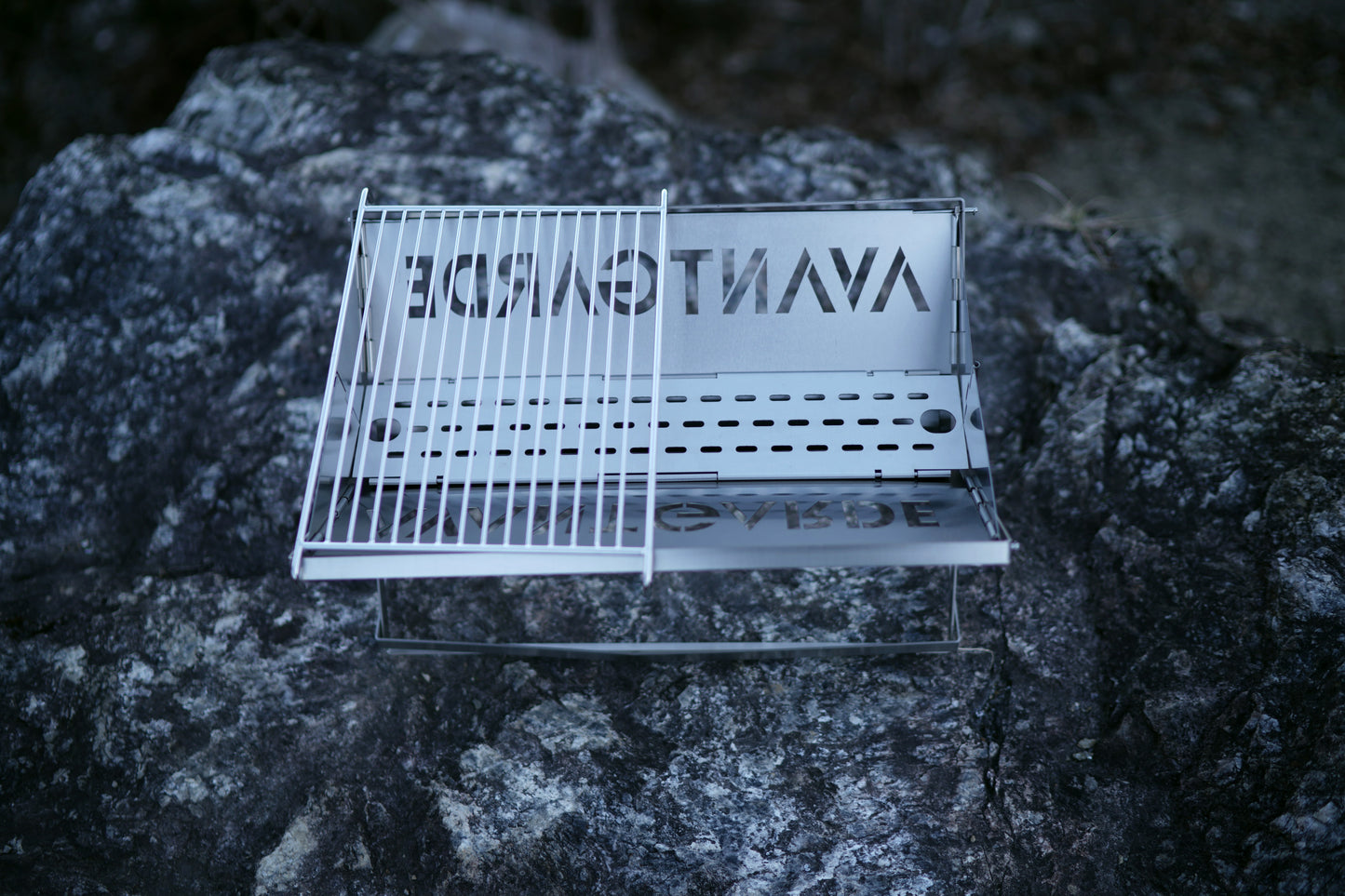 AVANT GARDE compact folding bonfire stand